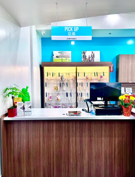 986 Pharmacy pick-up counter with multilingual signage